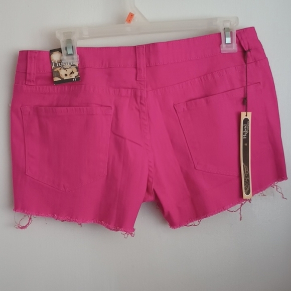 Shorts - Picture 3 of 5